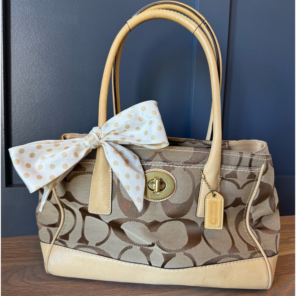 Coach shoulder bag - Picture 1 of 8